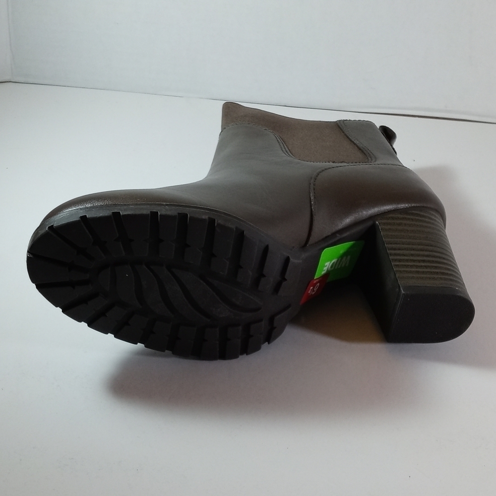 Boot - Picture 5 of 6